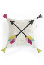 FAV 22 - Cushion XOXO colorful arrows